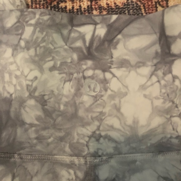 Lululemon Patterned Wonder Unders - Picture 4 of 6